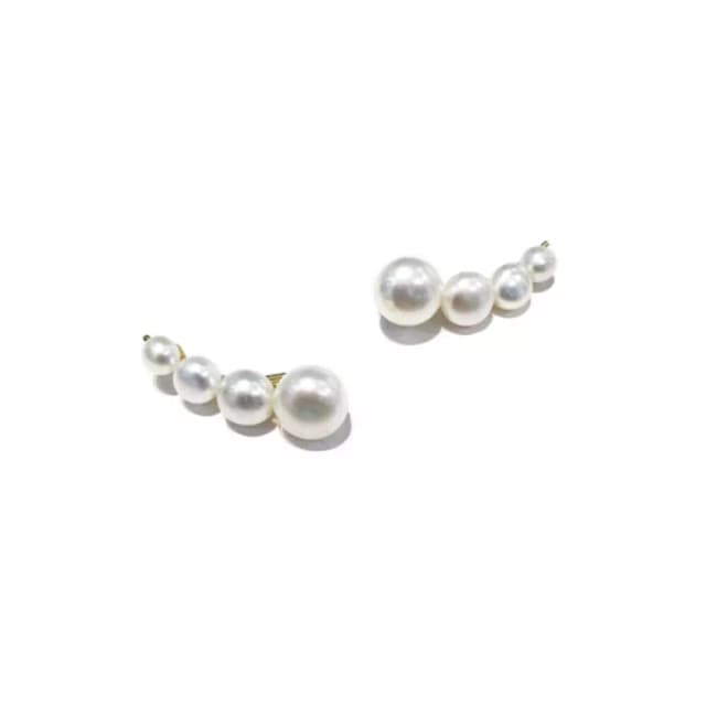 EAR CUFF EM OURO AMARELO 18K COM PÉROLAS CULTIVADAS BRANCAS