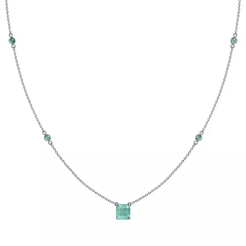COLAR COM ESMERALDA CENTRAL QUADRADA 9X9 (APROXIMADAMENTE) PONTOS DE LUZ DE ESMERALDA EM OURO 18K