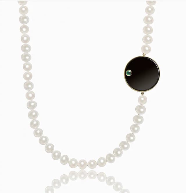 Colar de Pérolas, com Ouro Amarelo 18K, Ônix e Esmeralda