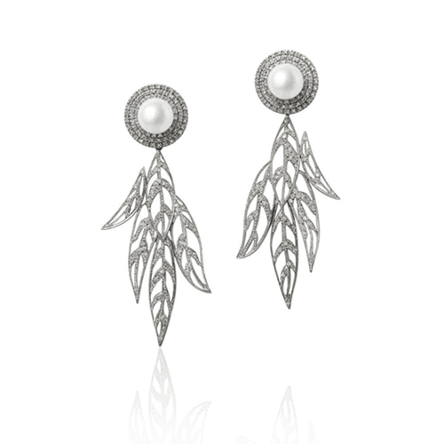 BRINCO ENCANTO EM OURO BRANCO 18K, COM PÉROLA E DIAMANTES.