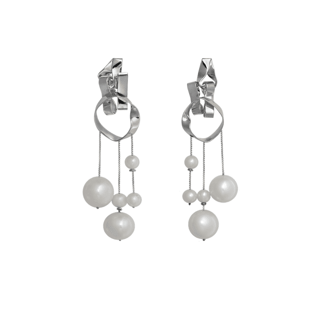 BRINCO RITMO COM PÉROLA BRANCA EM OURO BRANCO