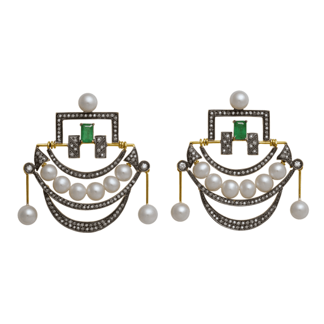 BRINCO BOSSA COM ESMERALDA DIAMANTES E PÉROLA BRANCA