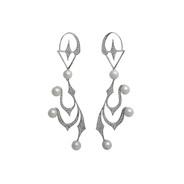 BRINCO VINÍCIUS EM OURO BRANCO 18K, COM PÉROLAS E DIAMANTES.
