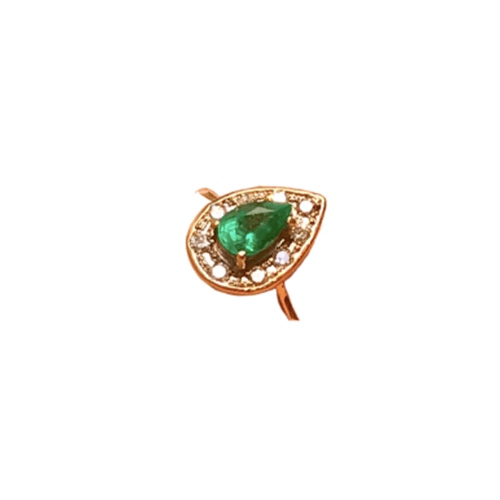 ANEL DE ESMERALDA EM GOTA COM DIAMANTES AO REDOR EM OURO 18K