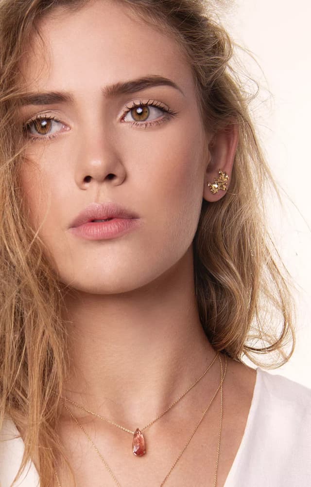 EAR CUFF HONEYCOMB EM OURO AMARELO