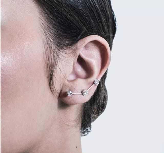 EAR CUFF COM BRILHANTE E GOTAS DE DIAMANTE