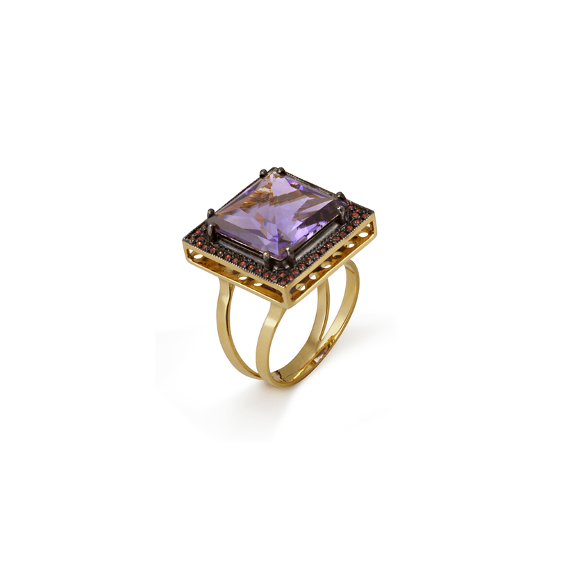 ANEL EM OURO AMARELO 18K, COM AMETISTA E SAFIRAS.