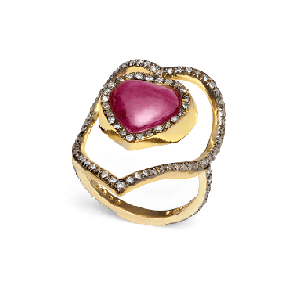 ANEL EM OURO AMARELO 18K, CORAÇÃO GIPSY, RUBI COM DIAMANTES.
