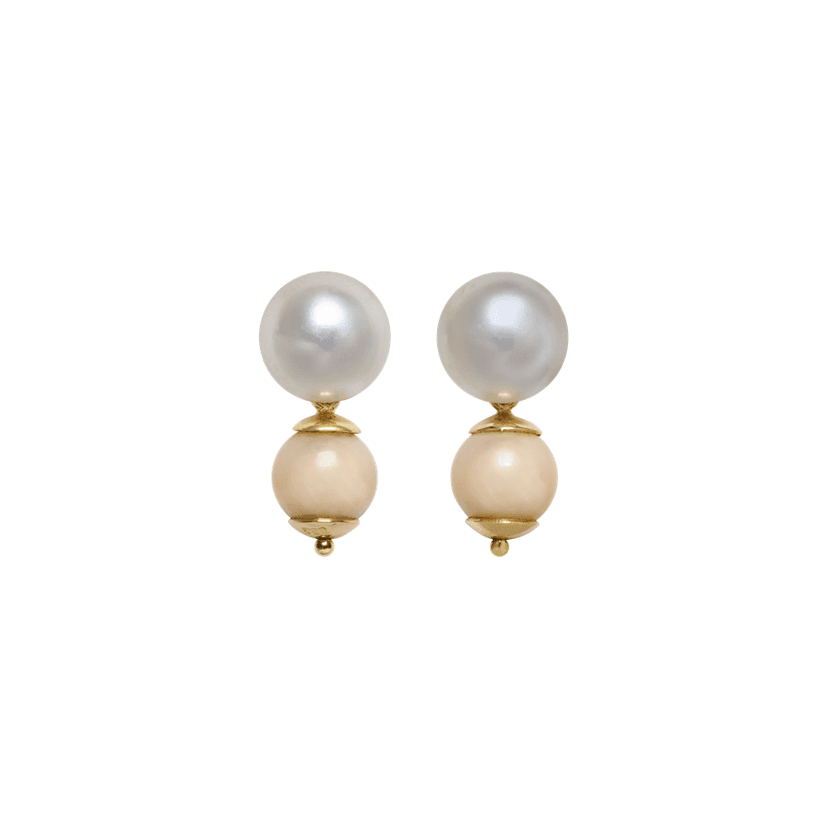 BRINCO EM OURO AMARELO 18K, COM PÉROLA E CORAL.