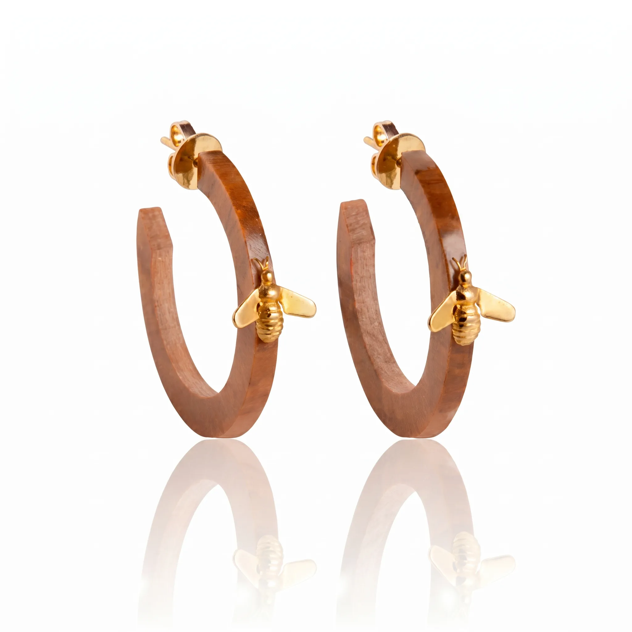 Brinco Bee de Piaçava e Abelhinha em Ouro 18K