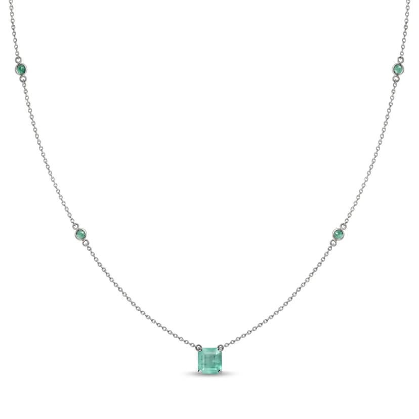 Colar com Esmeralda Central Quadrada 6MM (Aproximadamente) Pontos de Luz de Esmeralda em Ouro 18K