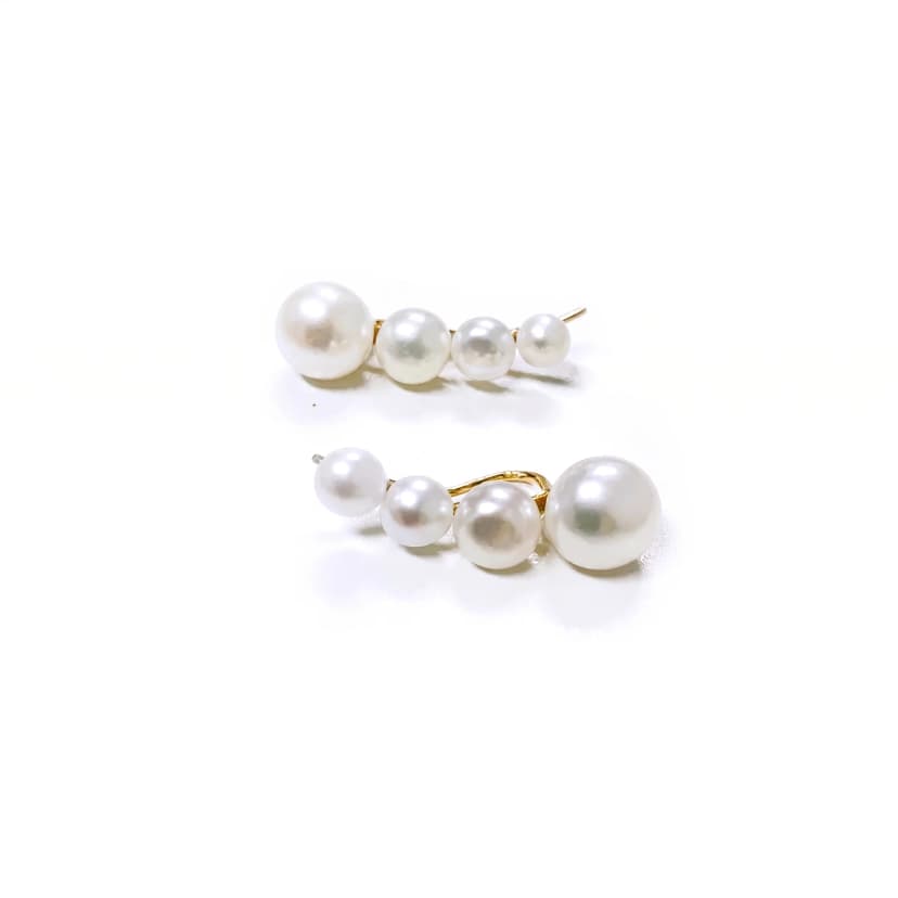 Ear Cuff em Ouro Amarelo 18K com Pérolas Cultivadas Brancas