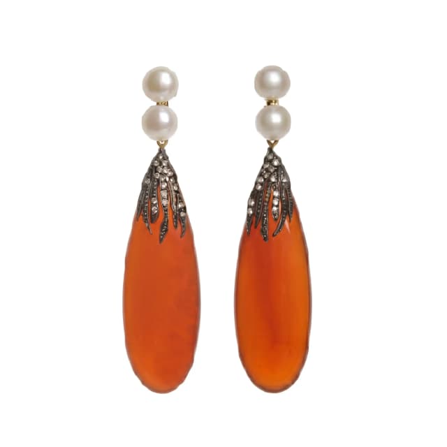 Brinco Praia do Diabo em Ouro Amarelo 18K, com Diamantes, Pérolas e Ágata Vermelha