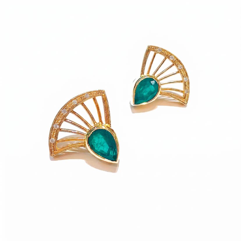 Brinco Leque em Ouro Amarelo Esmeralda e Diamantes