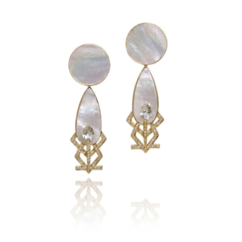 Brinco Primeiros Passos em Ouro Amarelo 18K, com Madrepérola Diamantes e Prasiolita