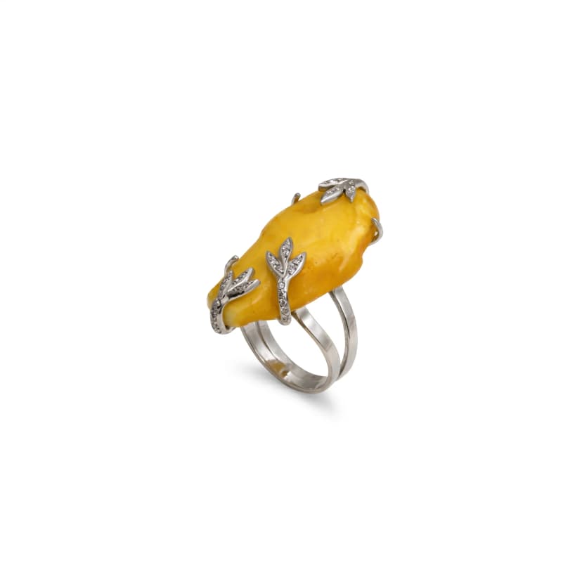 Anel em Ouro Branco 18K, com Âmbar e Diamantes