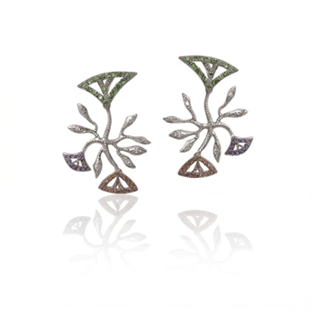 Brinco Mistérios em Ouro Branco 18K, com Diamantes, Crisopázios e Safiras