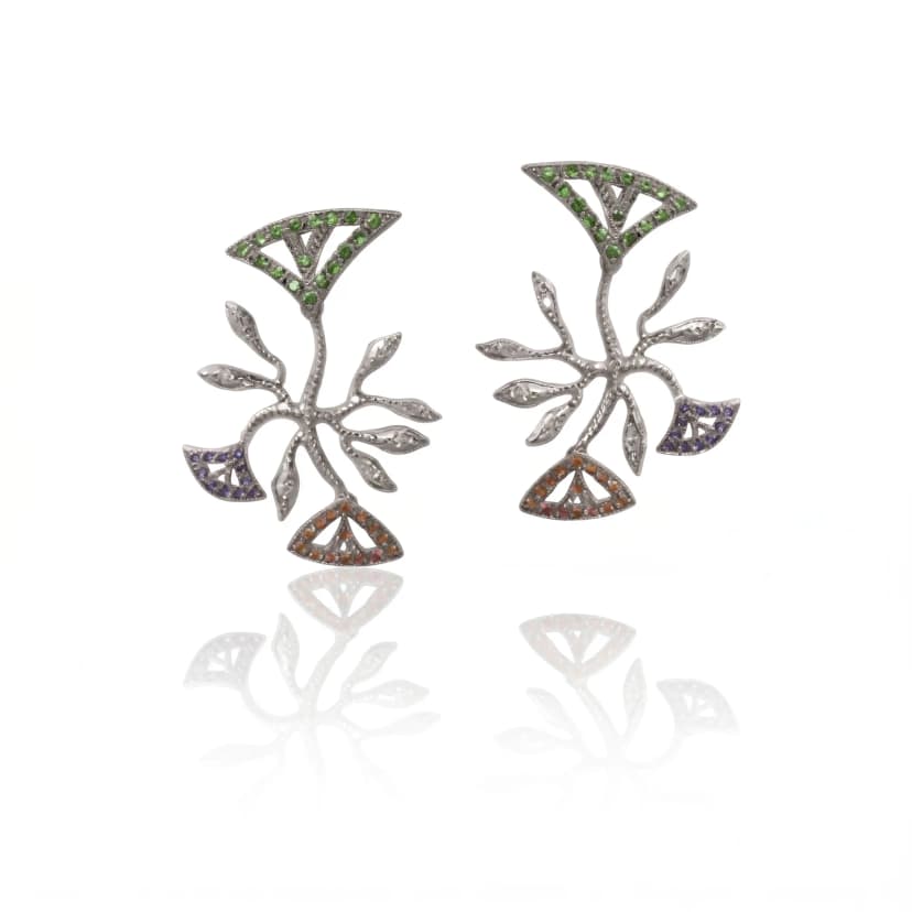 Brinco Mistérios em Ouro Branco 18K, com Diamantes, Crisopázios e Safiras