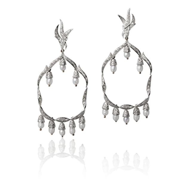 Brinco Orvalho em Ouro Branco 18K, com Diamantes e Pérolas