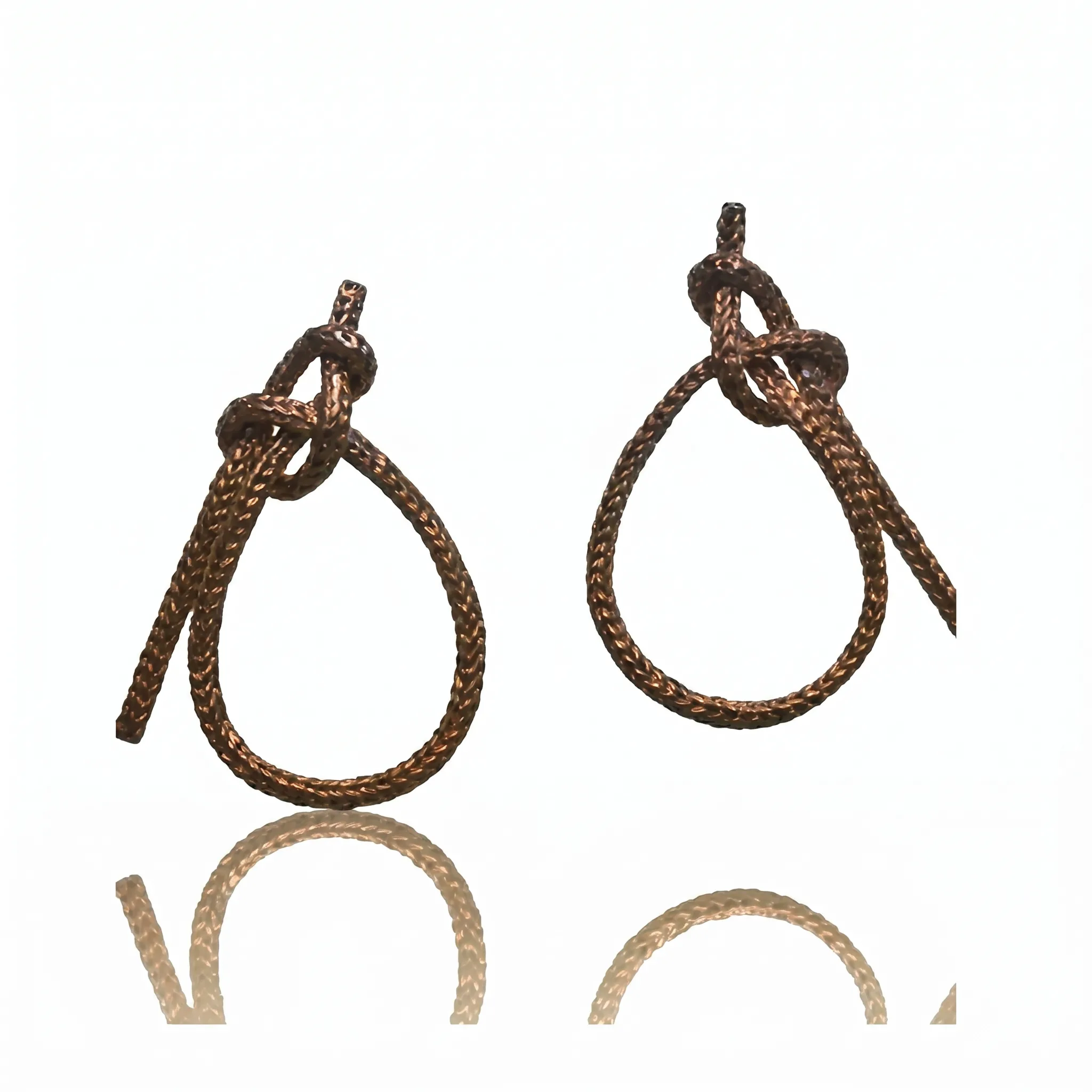 Brinco Lais de Guia, em Ouro Branco e Ródio Negro 18K