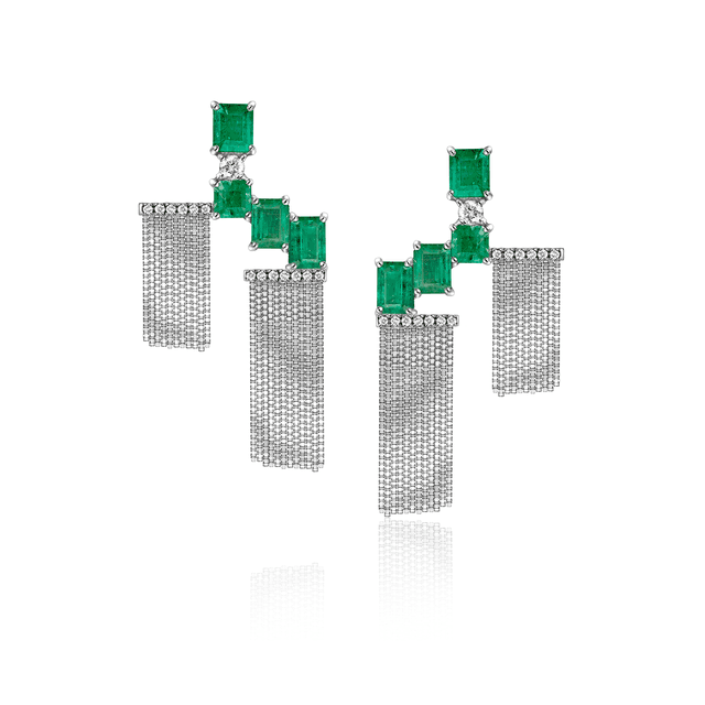 BRINCO SYNC - ESMERALDAS E DIAMANTES COM FRANJAS EM OURO BRANCO