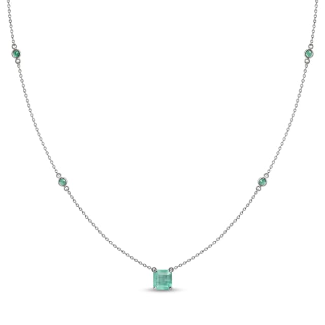 Colar com Esmeralda Central Quadrada 6MM (Aproximadamente) Pontos de Luz de Esmeralda em Ouro 18K