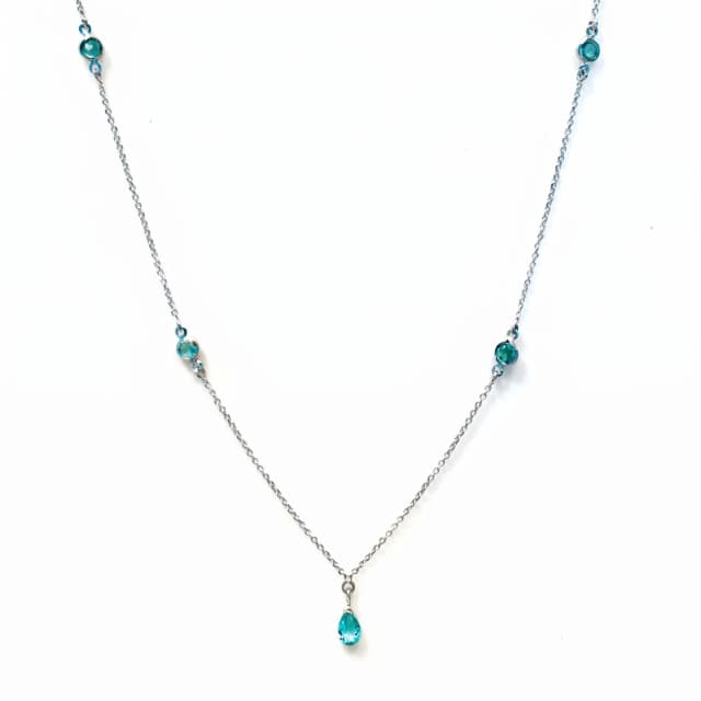 Colar com Gota de Esmeralda 7MM e Seis Ponto de Luz em Ouro Branco 18K ( 60 CM )